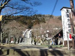 大山阿夫利神社手前の参道。
３軒ほどの茶店があります。
見晴らし台経由で山頂を目指す場合は、ここで分岐します。