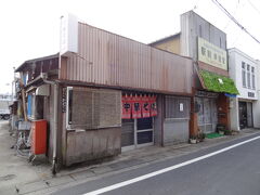 山口県のラーメンマニアには有名な、たちばなやさんに到着。
初めて来ました。

なにが有名かって、この外観に