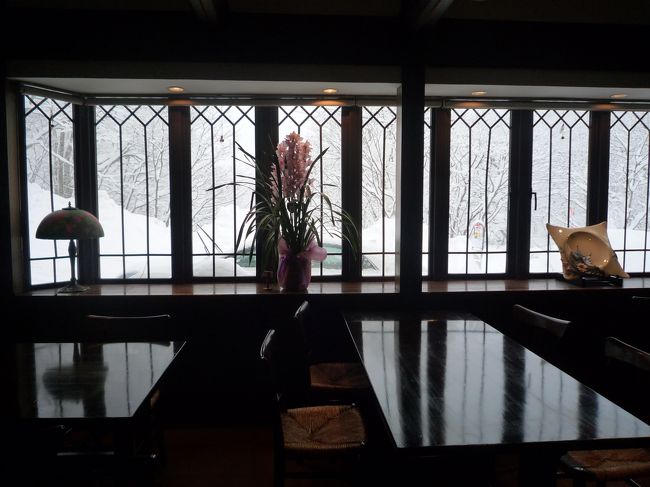 朝食会場。<br /><br />ここもモダンな感じで素敵です。<br />大正ロマンな感じ。