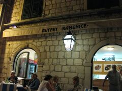 夕食は、牡蠣が有名な「KAMENICE」というお店。

店名はクロアチア語でそのまま「牡蠣」という意味です。