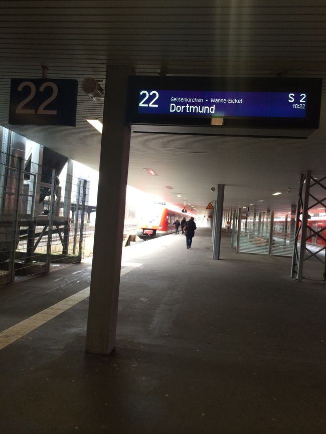 時間を持て余したので、パスを使ってぶらりと出かけることにしました。<br /><br />ICEだと２０分程度でつくと聞いたドルトムント行の電車に乗りました。<br />しかし、途中のゲルキルで降りて、引き返しました。<br />時間の都合で…