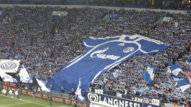 試合開始前には、この大きなユニも出てました。