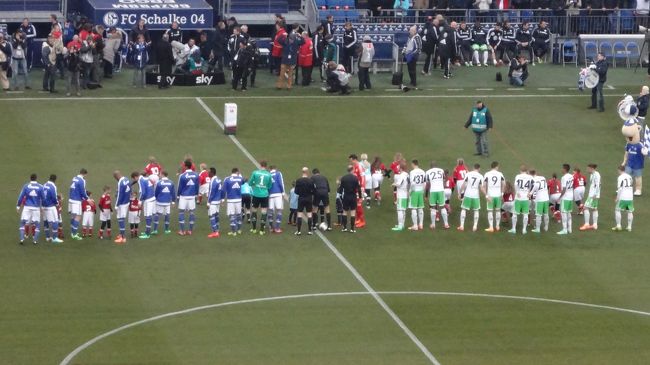 この日はSchalkeにとって相性のいいといわれる、Wolfsburgが相手でした。