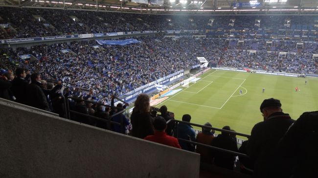 この日の観客数は、61142人でした。