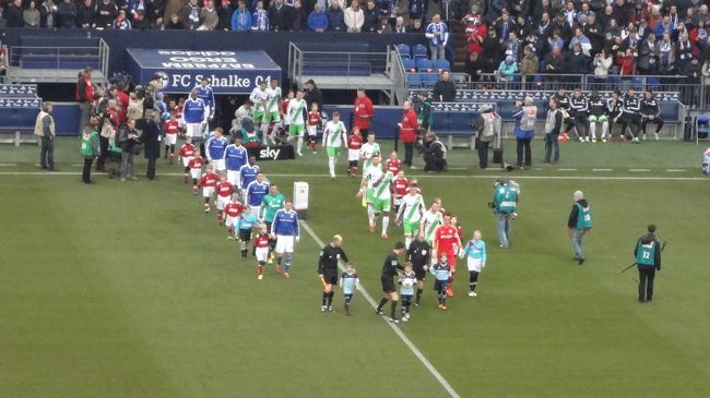 選手入場です。