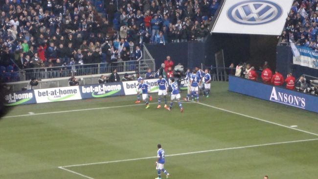 ゴール後の選手たち。