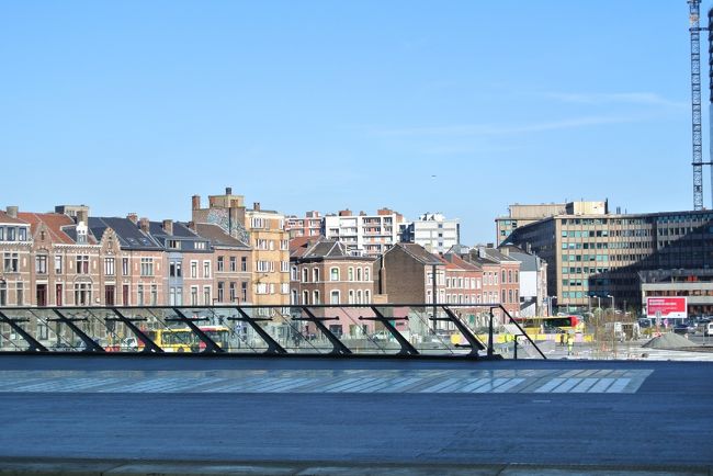 アーヘンで遅れてたICEがリエージュに到着したので、そのICEに乗り込みました。