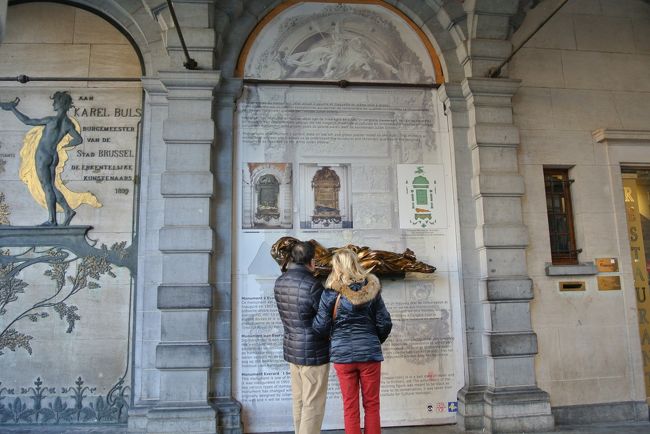 そしたら、偶然にもこの像に出会いました。<br /><br />日本代表、CBの吉田麻也選手のブログに登場していたので、かろうじて知っていました。<br />なにかのご利益を期待して、触っておきました。