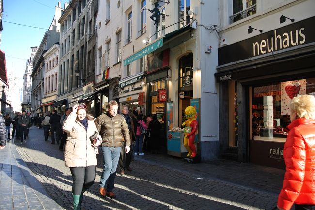 しょんべん小僧のすぐ近くで、ワッフルだけは食べておこうと思っていたので、買いました。