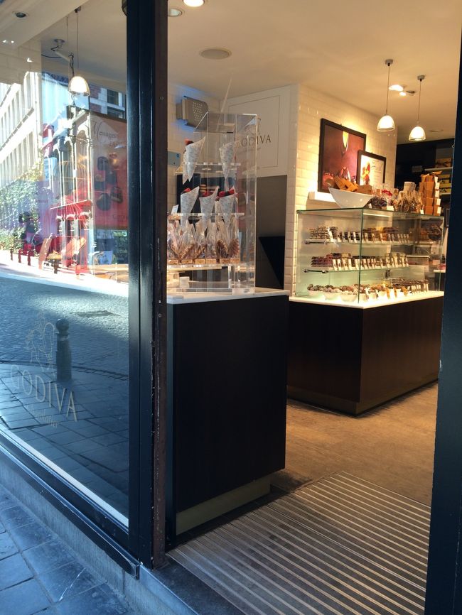 GODIVAのいちごチョコが食べたかったけれど、ワッフルのせいで無理でした…