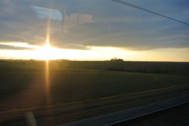 ブリュッセルからリエージュに向かう途中、夕日が沈みかけて綺麗でした。<br />