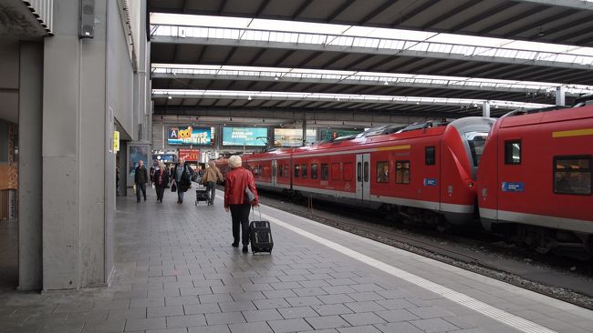 フュッセンから直通列車で約3時間。<br />ミュンヘンに到着しました。<br />日本人に人気だという都市。<br />一体どんなところなのでしょうか。<br />ビールしかイメージがない。