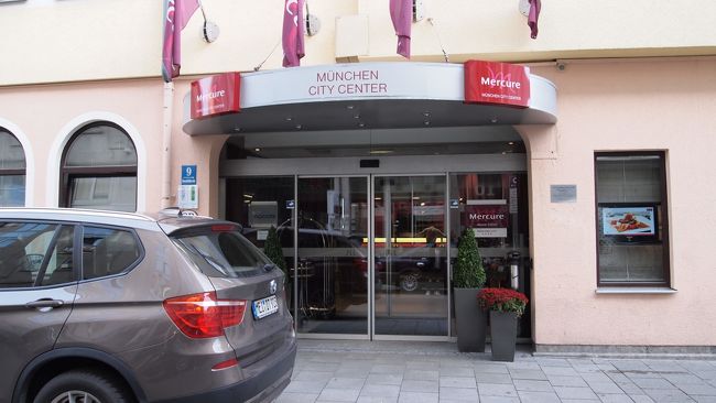 ホテルは駅からすぐ近くのメルキュール。<br />メルキュールって初めて泊まったのですが、<br />ミニバー無料だったりとかして結構良いですね。<br />