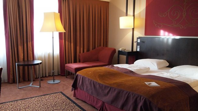 1泊1部屋18,000円くらいだった気がします。<br />本当はもっと安く抑えたかったんだけど、<br />新婚旅行だし良いかなって思って、そこまでケチりませんでした。<br /><br />旦那さんはもっと安いホテルで良いのに〜と言っていましたが。