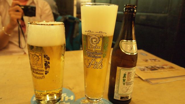 2軒目はノイハウザー通りにあるアウグスティーナーへ。<br /><br />うむ、ドイツで一番気に入った！