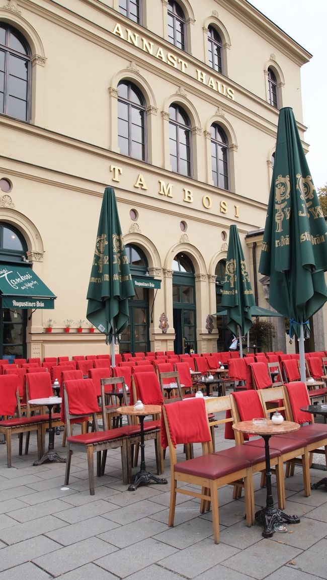 近くのカフェで朝ごはん！