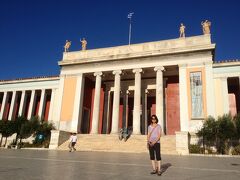 15:00 着。 考古学博物館   7ユーロ。