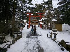 諏訪神社を抜けて、駅に戻ります。