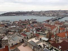 イスタンブールの景色が一望できる。
私は上から眺めるよりも、遠くから見るガラタ塔自体が好き。

