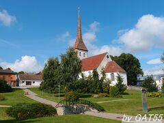 地図もないので適当に歩く。
公園脇の道を進むと目の前に教会が見えてきた。
名前はトリニティー教会。
