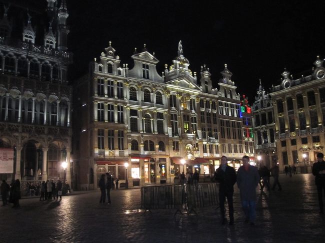 グランプラスの夜景。