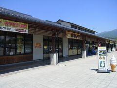 　軽井沢から国道18号線をしばらく走り、県道７９号線に入る。車は順調に走り、途中の道の駅「雷電くるみの里」に寄る。ここで、別荘で自炊の為に、今夜のおかずである天麩羅の食材を購入して、冷蔵庫に預けて、上田市に向かう。中々立派な道の駅である。