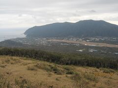 こちらは、八丈島空港や、神湊港や底土港などが見えます。
