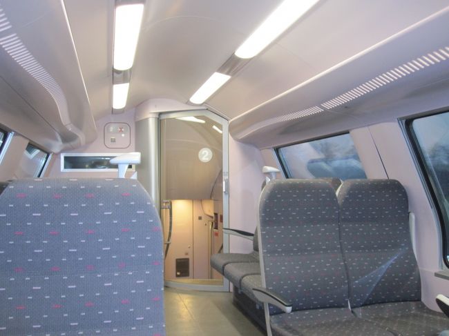 列車の内部です。<br /><br />綺麗な列車でした。