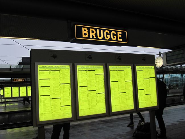 ブリュージュ駅に着きました。