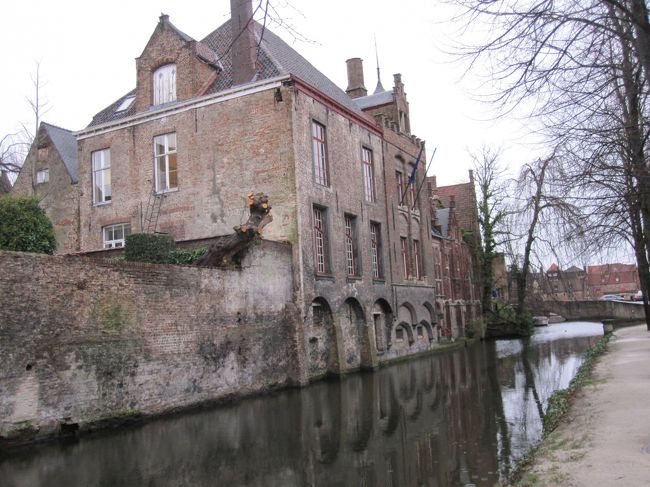 ブリュージュの街。<br /><br />運河がたくさんあり、雰囲気がありました。