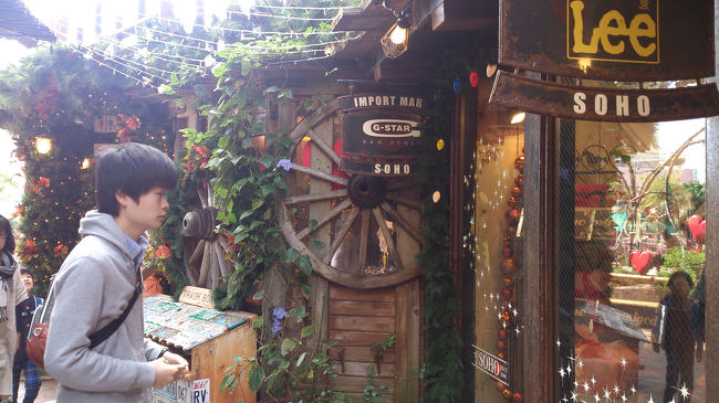 いろんなお店があります。