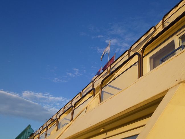 宿泊はアルゼンチン側のシェラトンホテルです。<br />部屋からイグアスの滝が見えます。