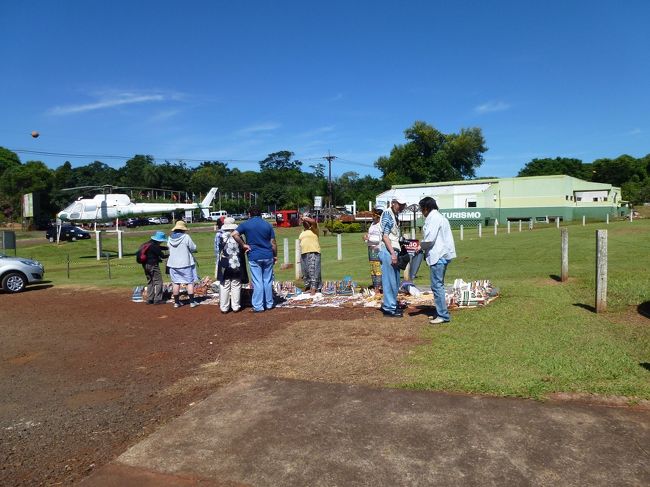 ブラジル側ではヘリコプターの観光も。