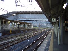 ここから写真が無いのですが、この日のうちに行けるところまで行ってみようと桜井線⇒関西本線とひたすら進むも、三重県の亀山駅で終電アウト。。。周囲になーんにもない亀山駅で野宿して一夜を過ごし、始発で関西本線に乗って起点の名古屋へ。