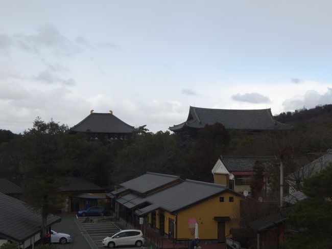 2階からの眺め<br /><br />東大寺と南大門が見えます。