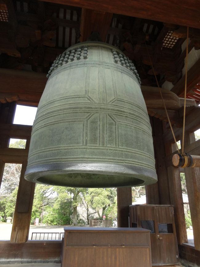 巨大な鐘<br /><br />どうやって持ちあげたんでしょうか？