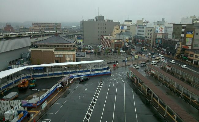 駅に隣接している安いビジネスホテルでしたけど、天然温泉もあったし、<br />無料の朝食までついていたので、とてもお値打ちでした。<br /><br />大浴場は苦手なippuniですが、朝少し早起きをして温泉に入って来ました！