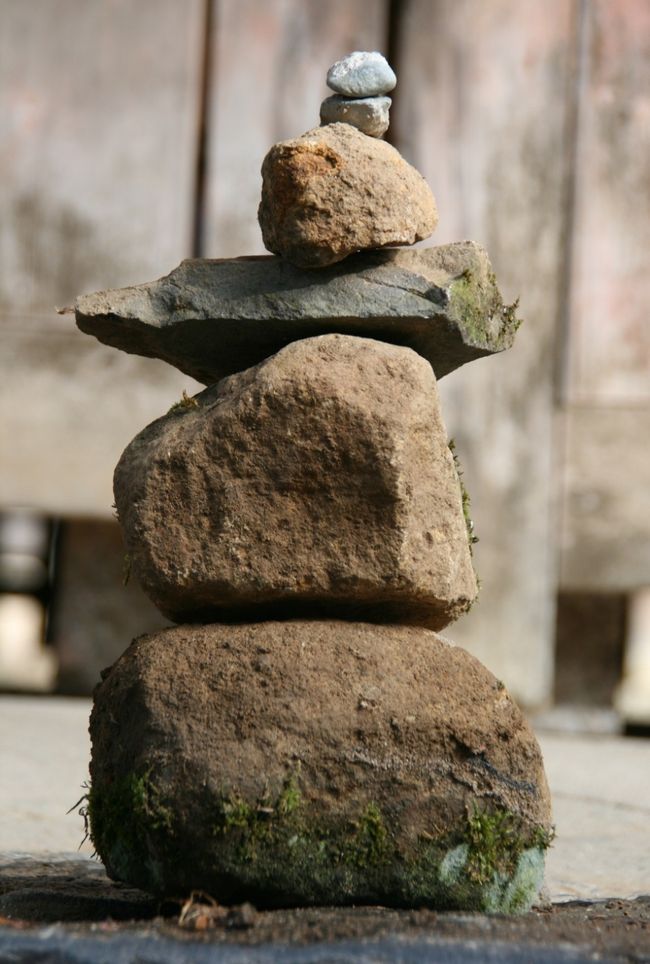 妙に気になったこの石<br /><br />人生で初めてこの手の石を見たのは韓国だったので、これは韓国式なのかとずっと思っていましたけど、日本でも時々見かけるので特に韓国式と言うわけではなさそうですね。意味も同じなのかなぁ？