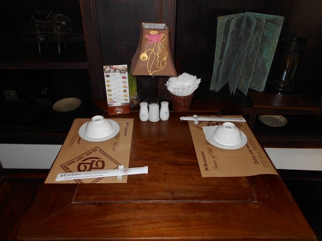 テーブルセッティング。