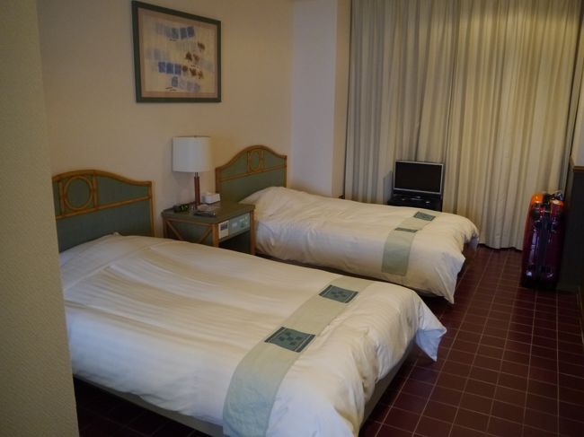 隣の部屋にもベッドが２つ。<br />私はホテルでは熟睡できないタイプなのですが、ここでは何故かぐっすり眠れました。