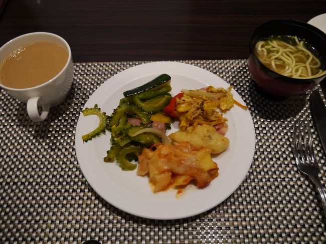 ホテルでの朝食。<br />朝はあまり食べれないのでいつもトースト1枚ですが、バイキングの沖縄料理がとても美味しそうだったので、いろいろ取ってみました。<br />どれもレベル高いです！<br /><br />写真はありませんが、注文して作ってくれるフレンチトーストとオムレツもめちゃくちゃ美味しかったです。