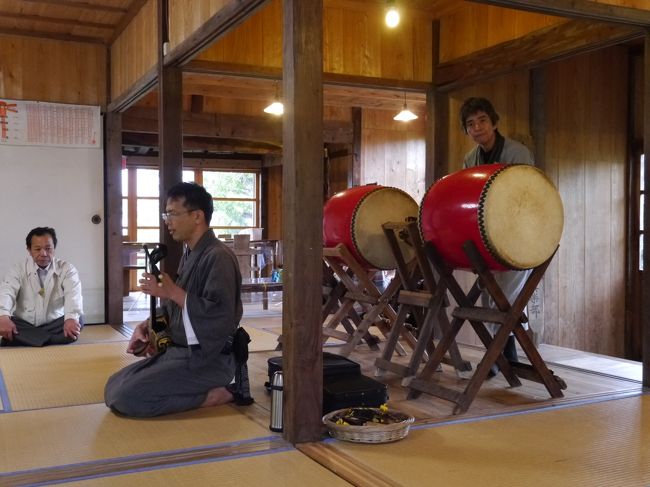 次は「やいま村」へ。<br />着いたらちょうど三線のパフォーマンスをしていました。<br />