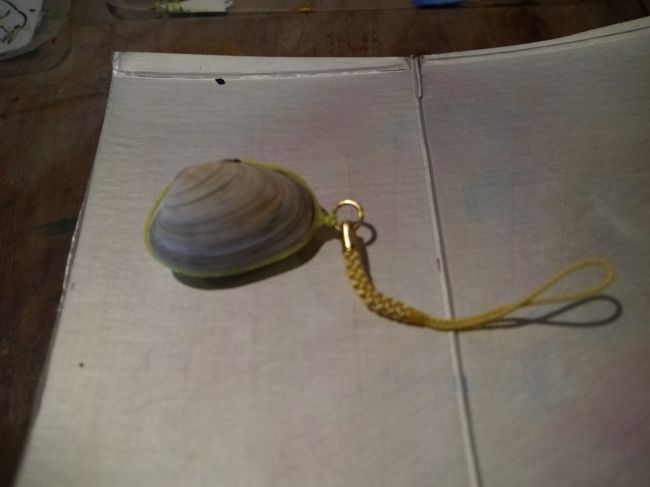 寒くて外に出たくないので貝のストラップ色付体験をしてみました。<br /><br />