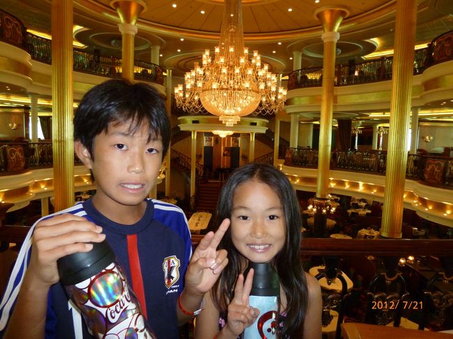 メインのダイニング、期間中はここで夕食を食べます。