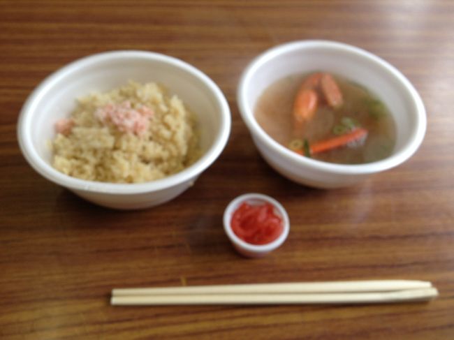 カニ飯とカニ汁とイカめんたい。<br /><br />カニ汁があったかい。どれも美味しかったです。<br /><br />美味しいものが少しずつ食べられて幸せ〜