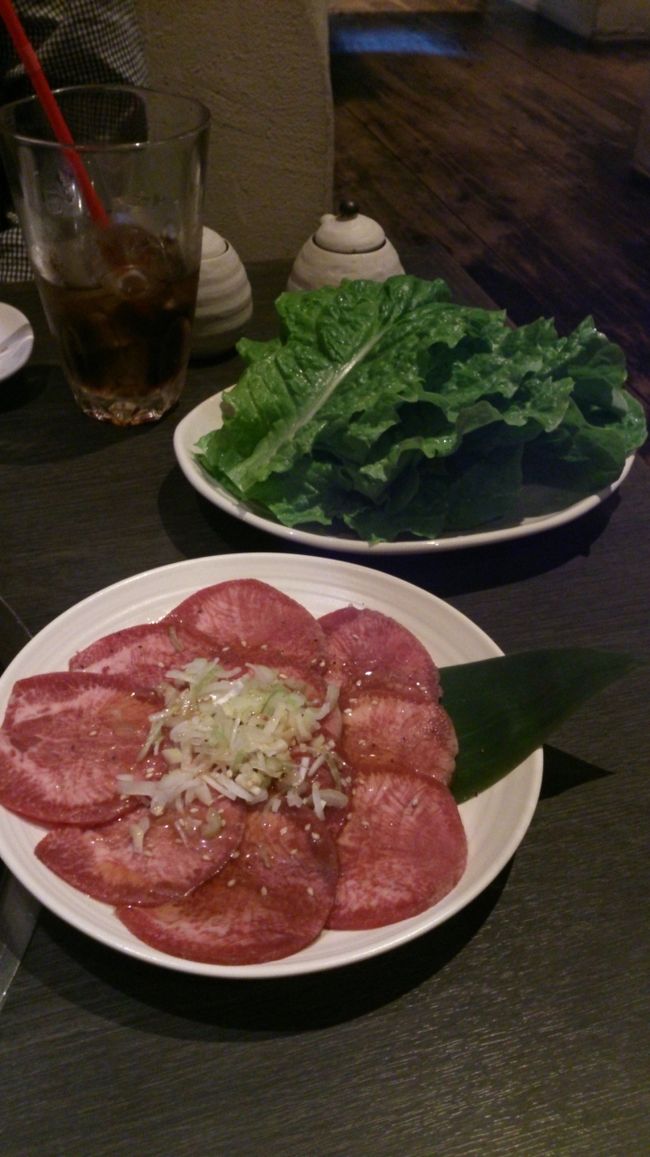 はなういセット3500円にしました。<br />カルビ、ロース、ナムル、サンチュ、スープ、ご飯、デザートです。<br />追加でタンを頼みました。