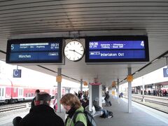 12月29日(日)
テュービンゲンに行ってみることにしました。まず、ミュンヘン行の ICE でシュツットガルトに向かいます。