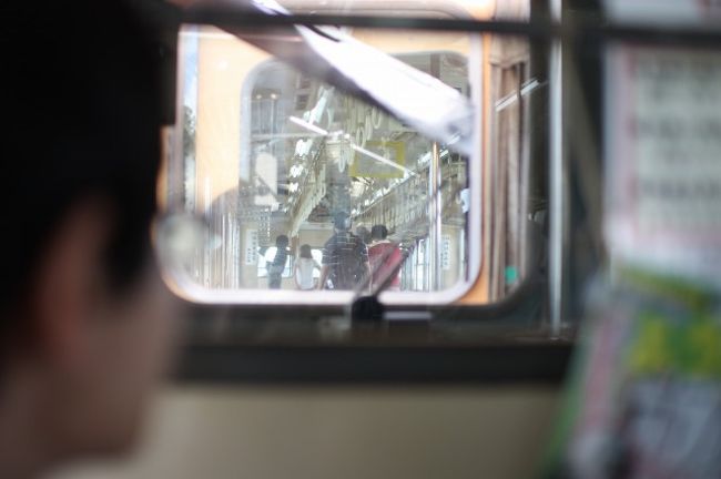 電車に乗っていると前の貸切車両でNHKのドラマ！？の撮影をしていました。何の撮影かなぁ。