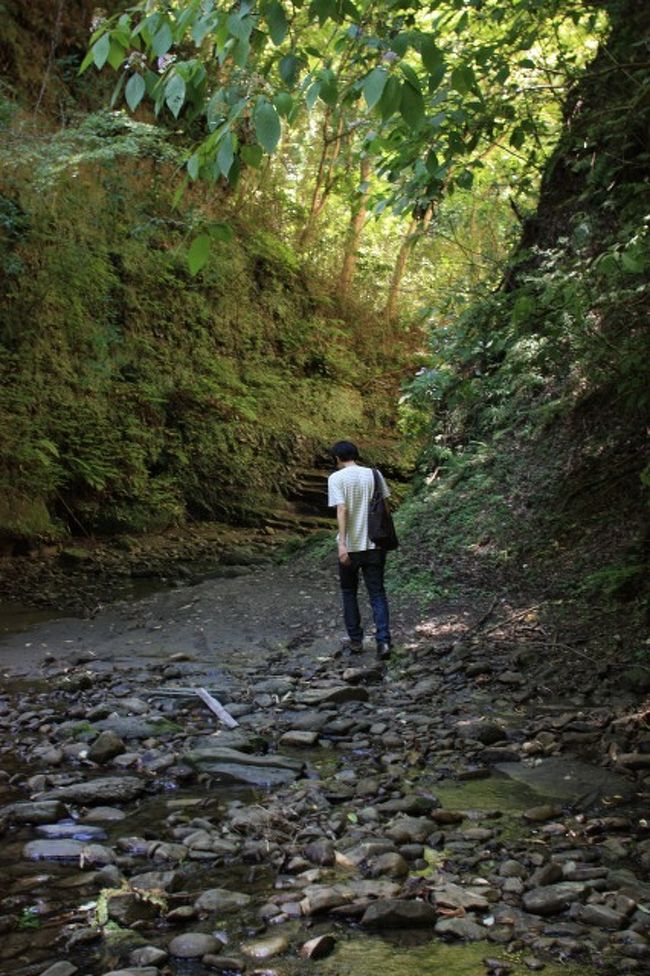 沢を渡る時は石の上を飛び越えて行くので一苦労。「女の人とは来れないな」と思うような箇所がいくつもありました。