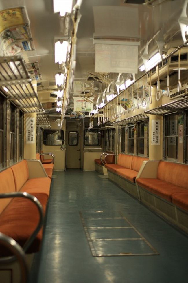 電車の中も自分達だけでした。<br /><br />最後は五井駅周辺で飲んで解散しました。 <br />季節の変わり目に友人とハイキングに行けて良かったです。時間がなく養老渓谷は半分くらいしか見ることは出来ませんでした。<br /><br />